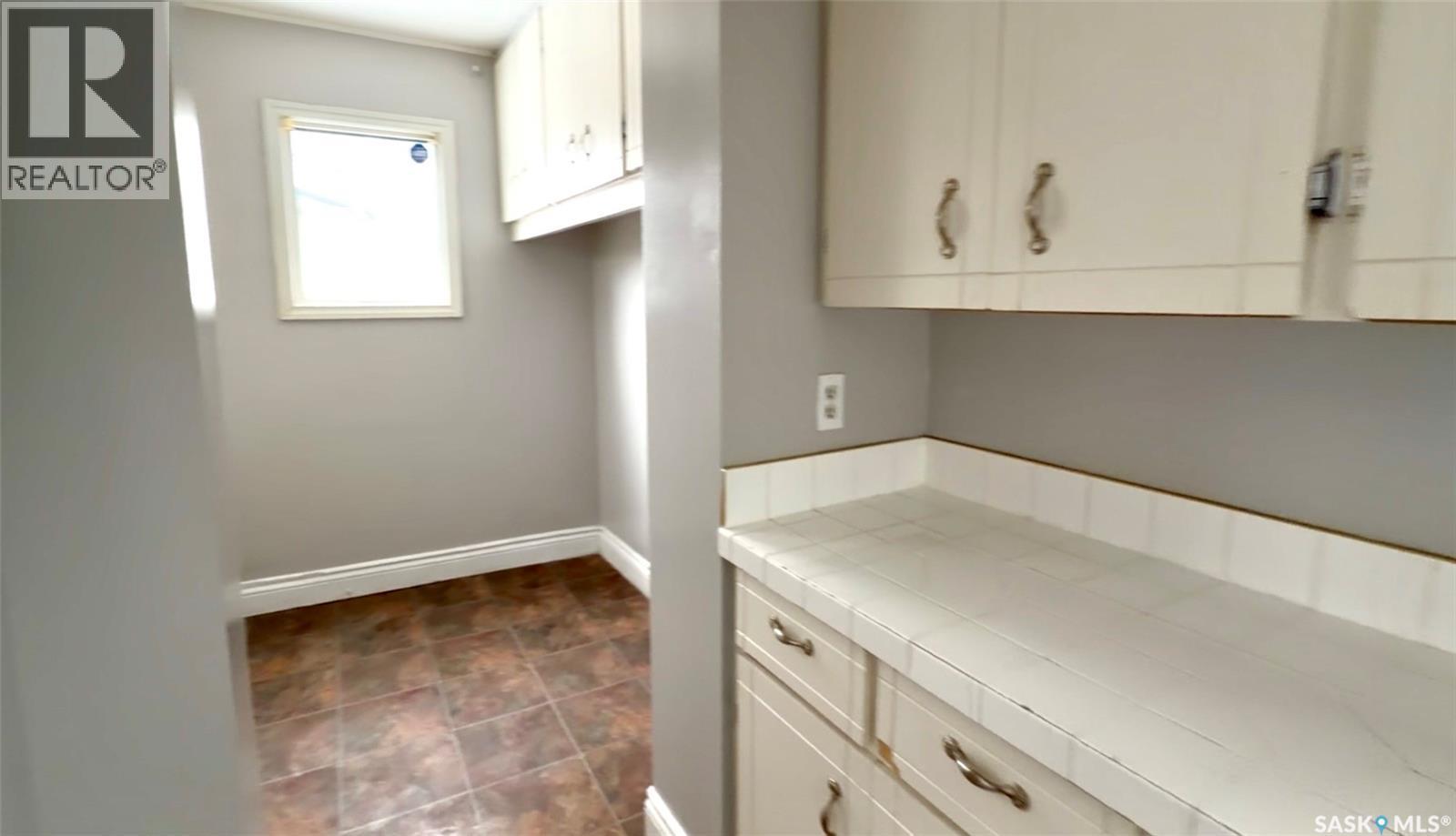 217 L Avenue N, Saskatoon, SK - Indoor