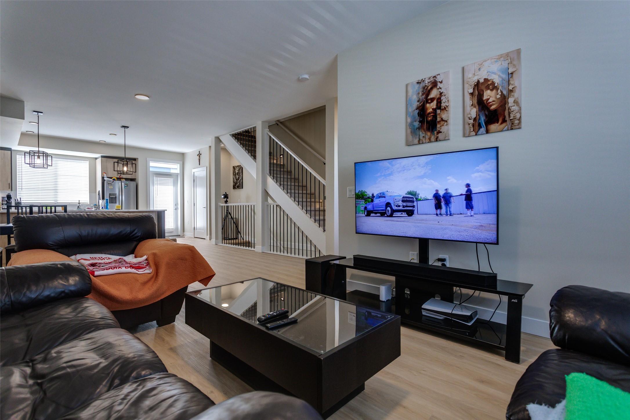 172-4025 Gellatly Road, West Kelowna, BC - Indoor Photo Showing Living Room