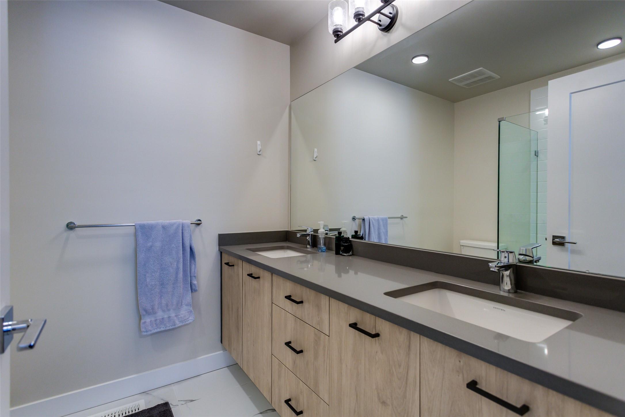 172-4025 Gellatly Road, West Kelowna, BC - Indoor Photo Showing Bathroom