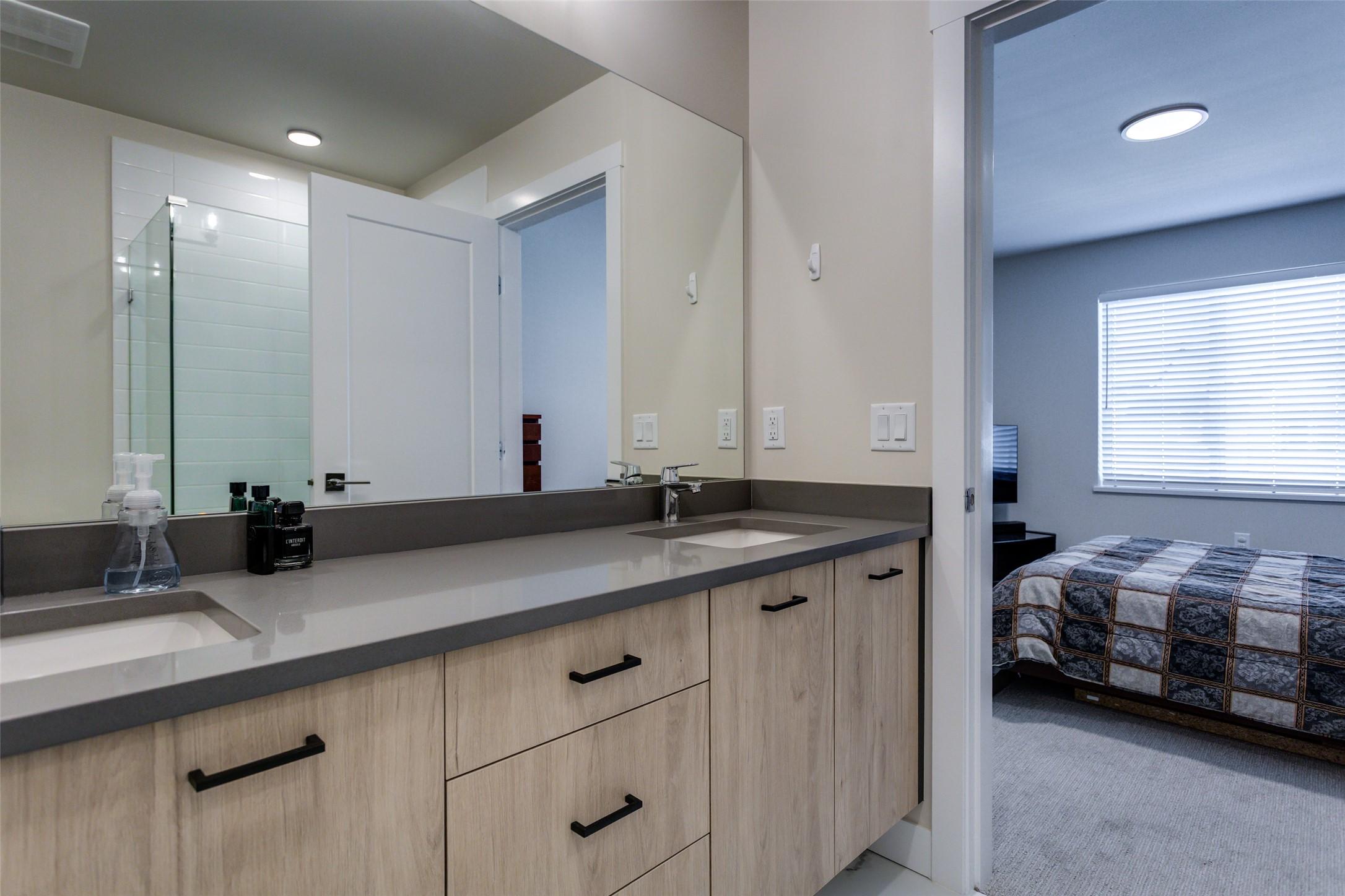 172-4025 Gellatly Road, West Kelowna, BC - Indoor Photo Showing Bathroom