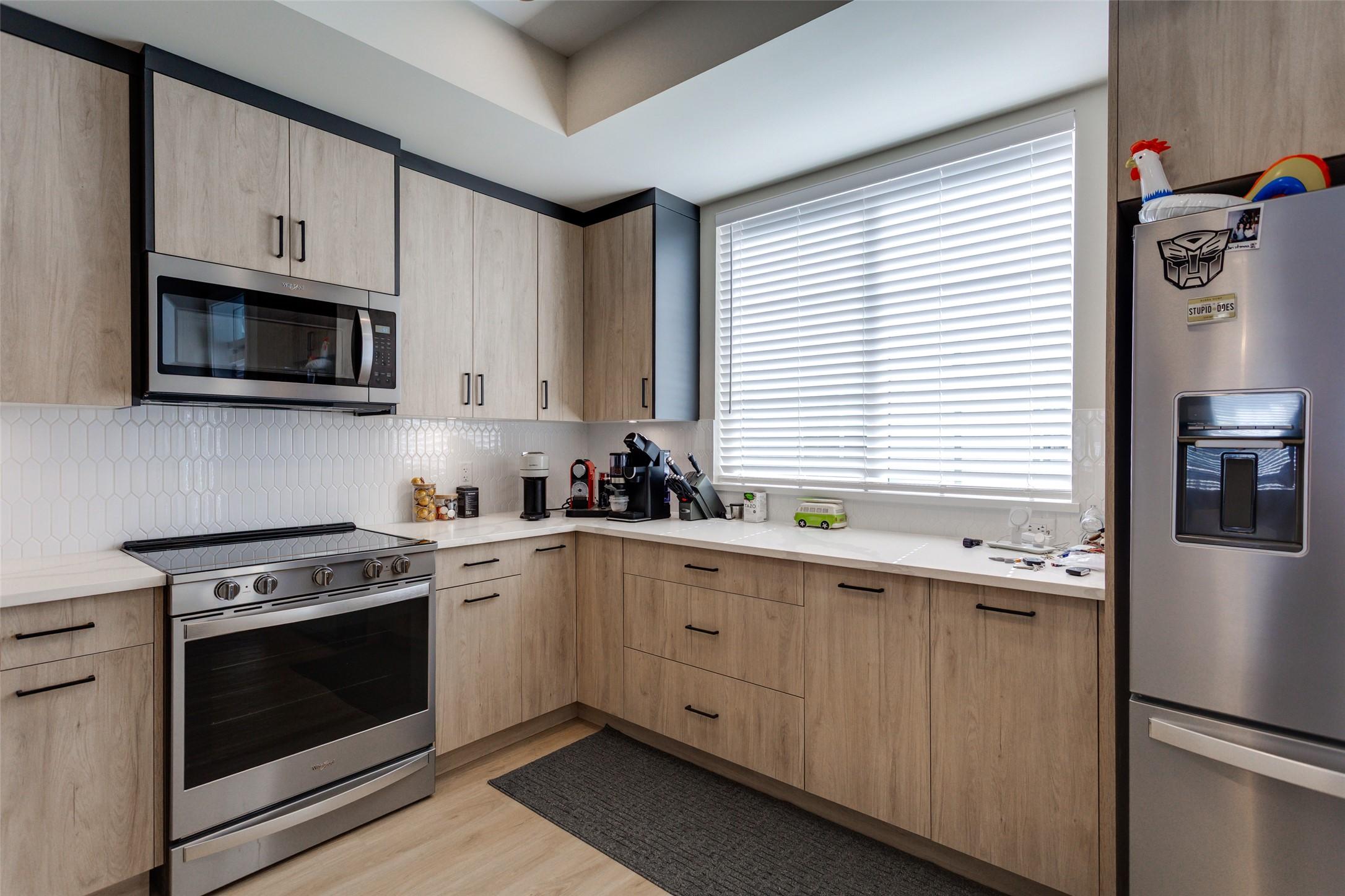172-4025 Gellatly Road, West Kelowna, BC - Indoor Photo Showing Kitchen With Upgraded Kitchen