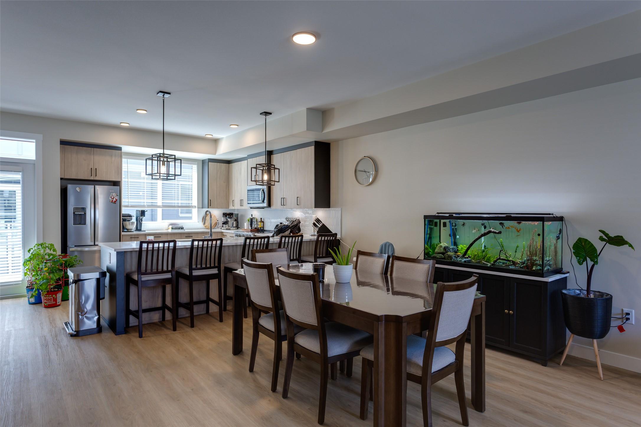 173-4025 Gellatly Road, West Kelowna, BC - Indoor Photo Showing Dining Room