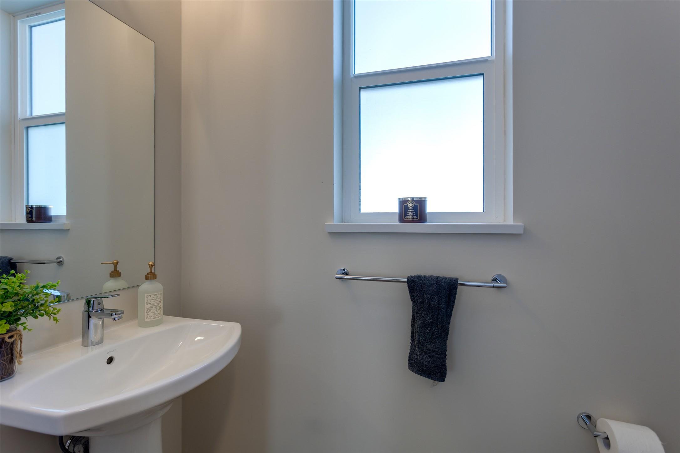 173-4025 Gellatly Road, West Kelowna, BC - Indoor Photo Showing Bathroom