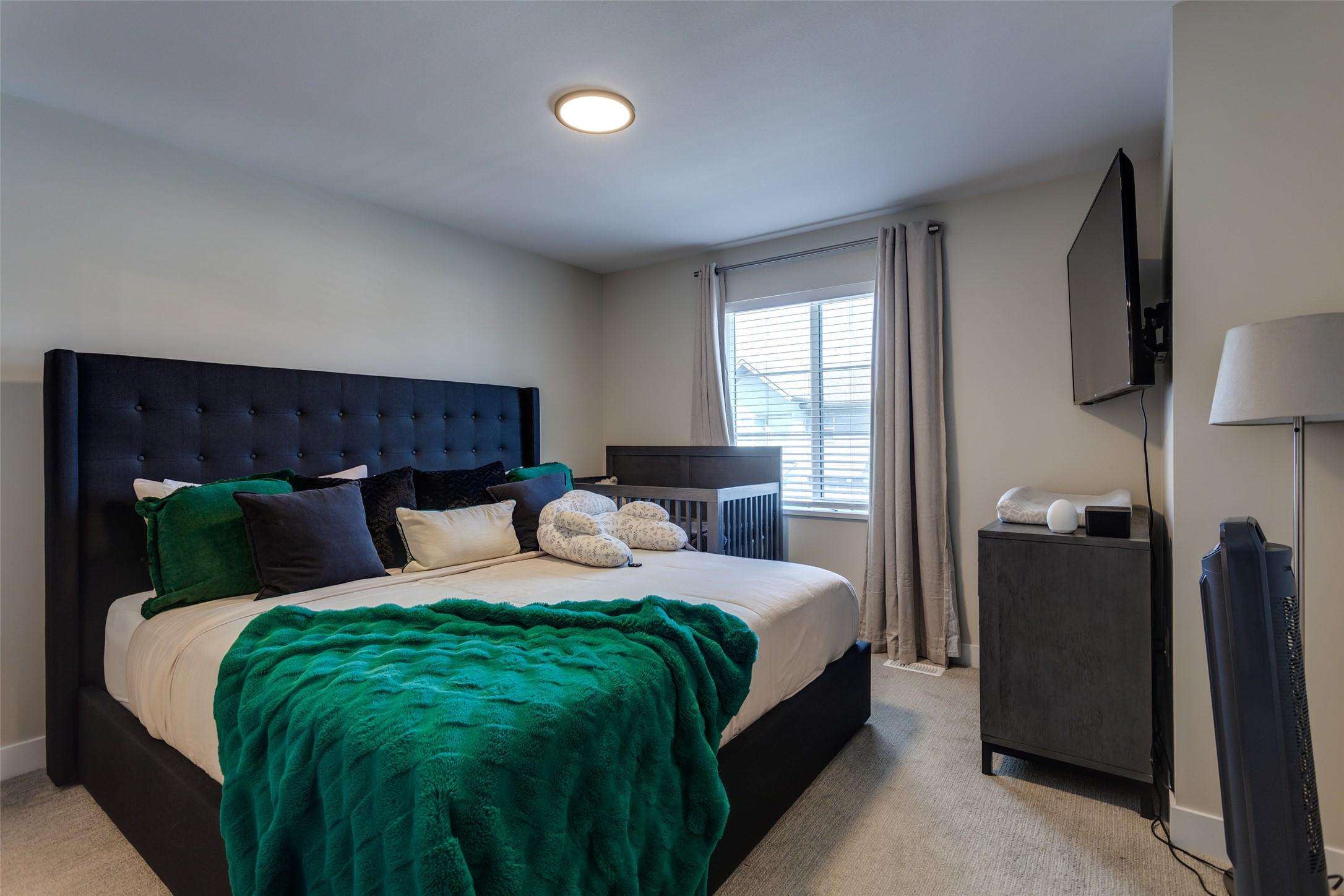 173-4025 Gellatly Road, West Kelowna, BC - Indoor Photo Showing Bedroom