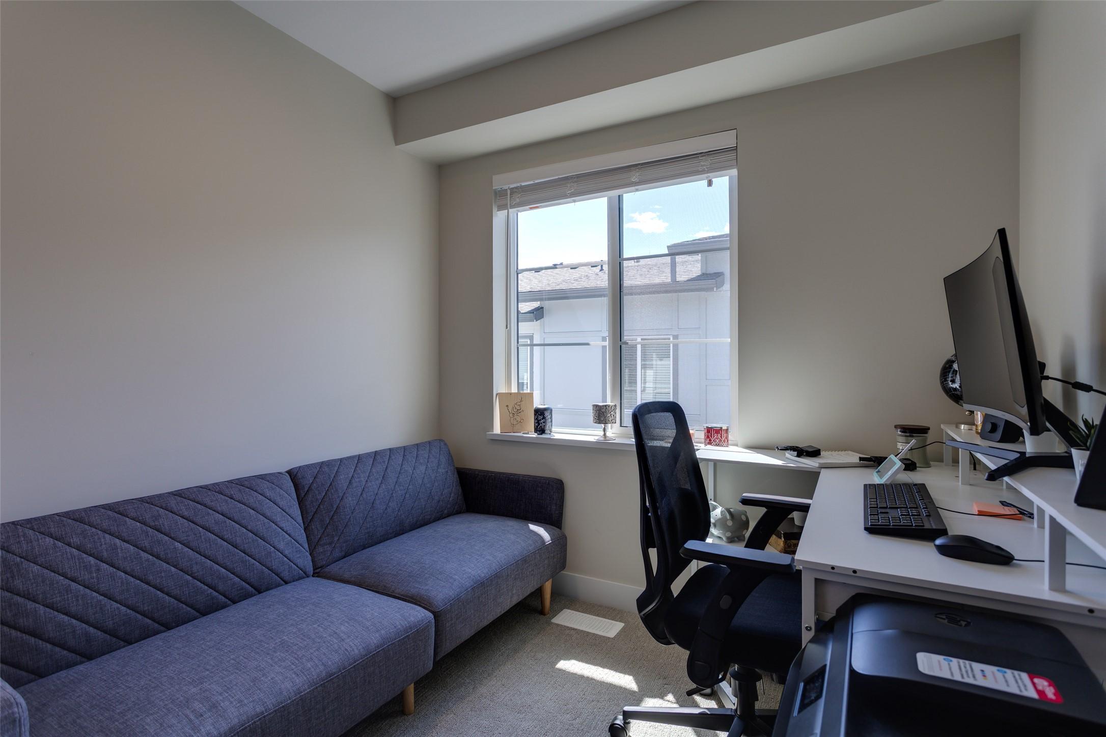 173-4025 Gellatly Road, West Kelowna, BC - Indoor Photo Showing Office