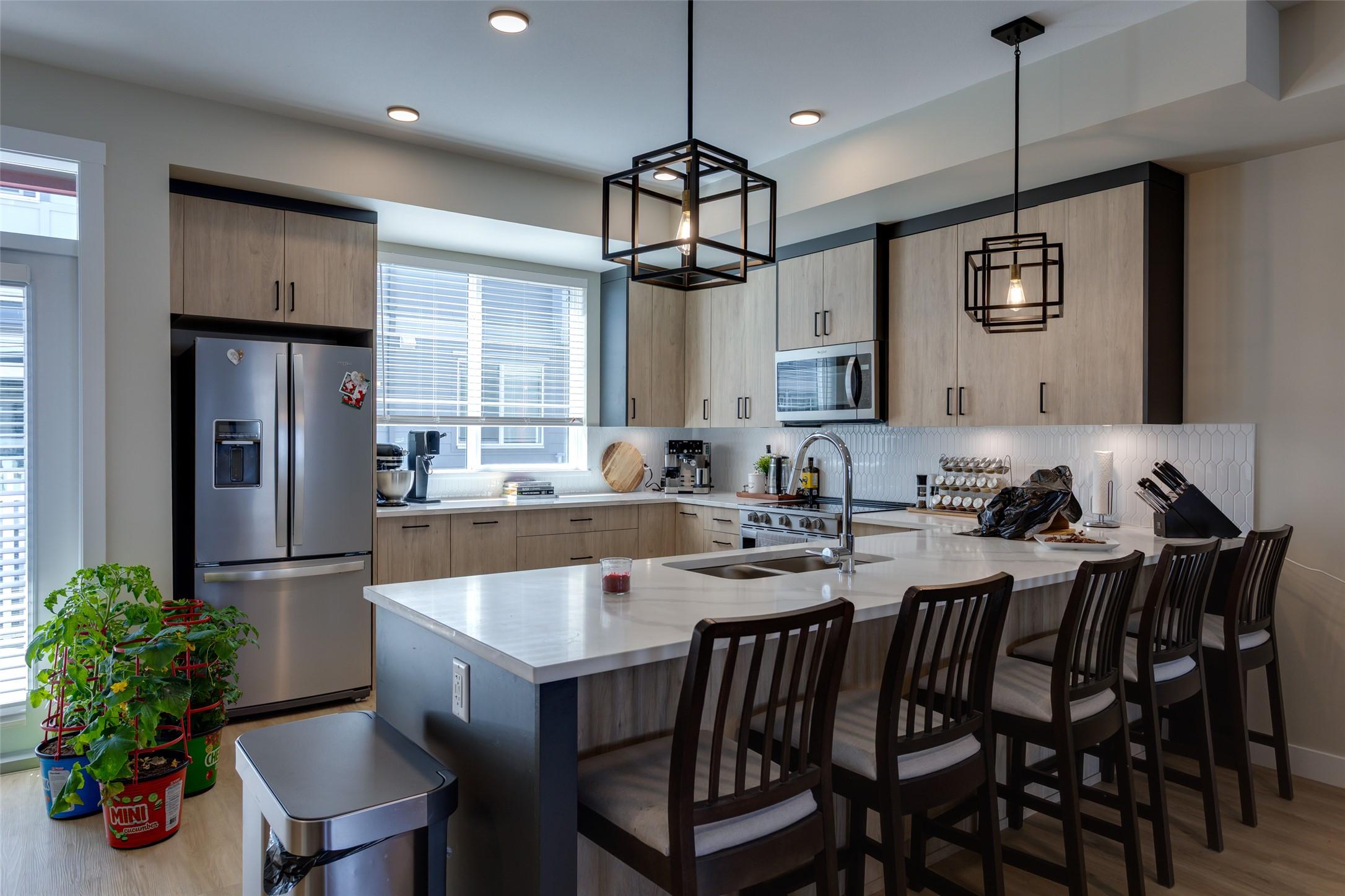 173-4025 Gellatly Road, West Kelowna, BC - Indoor Photo Showing Kitchen With Double Sink