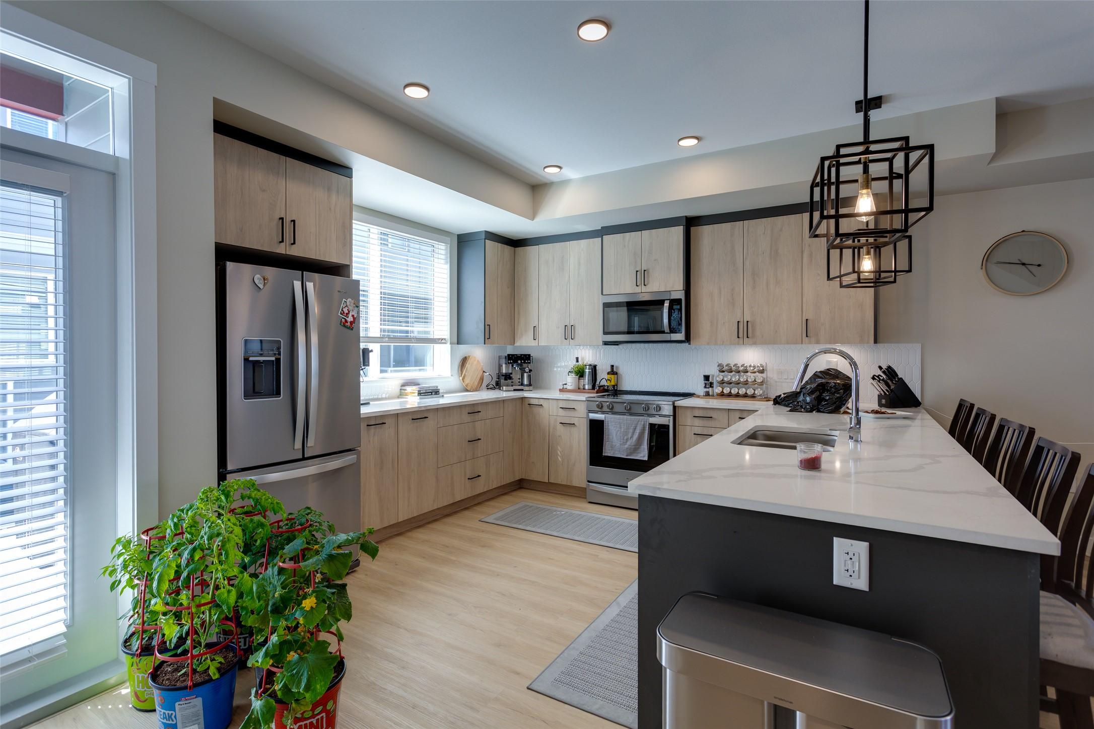 173-4025 Gellatly Road, West Kelowna, BC - Indoor Photo Showing Kitchen