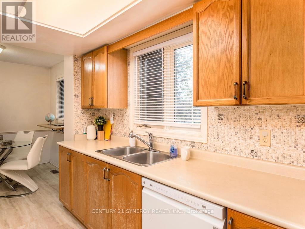1 Winnegreen Court, Ottawa, ON