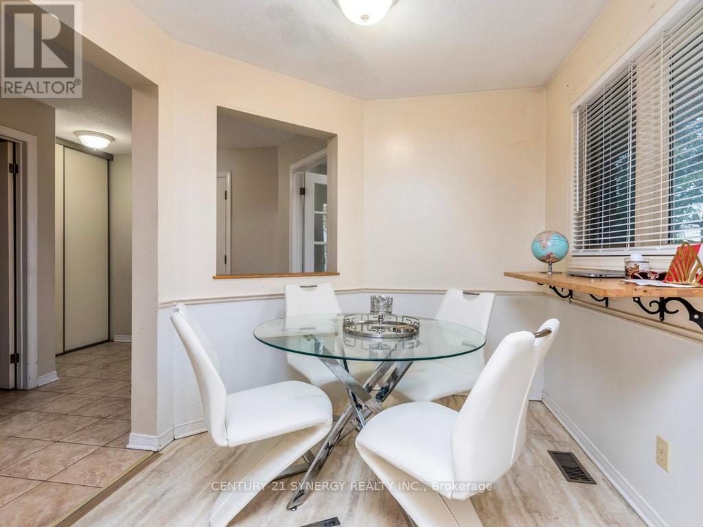 1 Winnegreen Court, Ottawa, ON