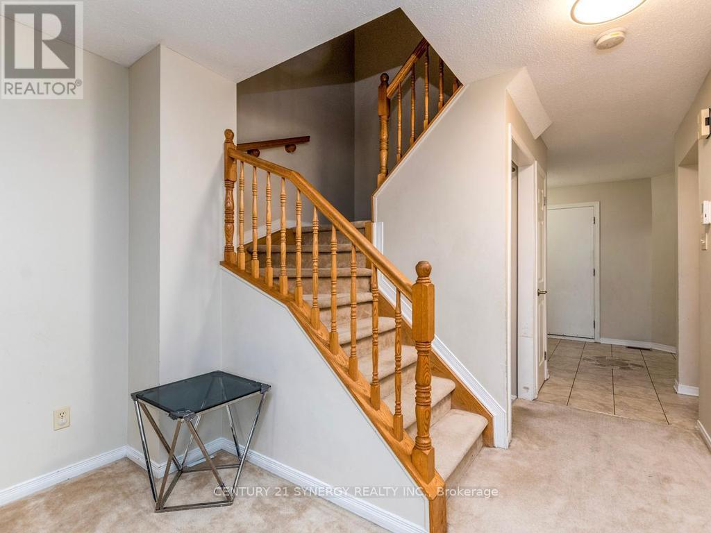 1 Winnegreen Court, Ottawa, ON
