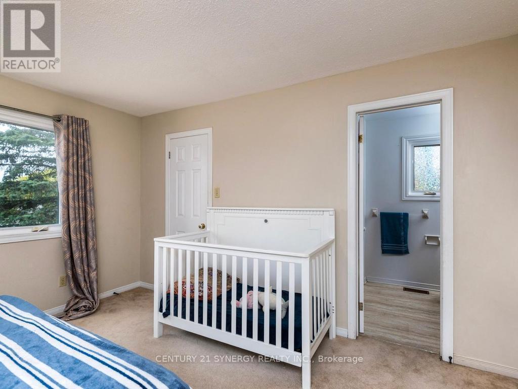 Primary Bedroom with 4 piece bath & walk-in closet - 1 Winnegreen Court, Ottawa, ON