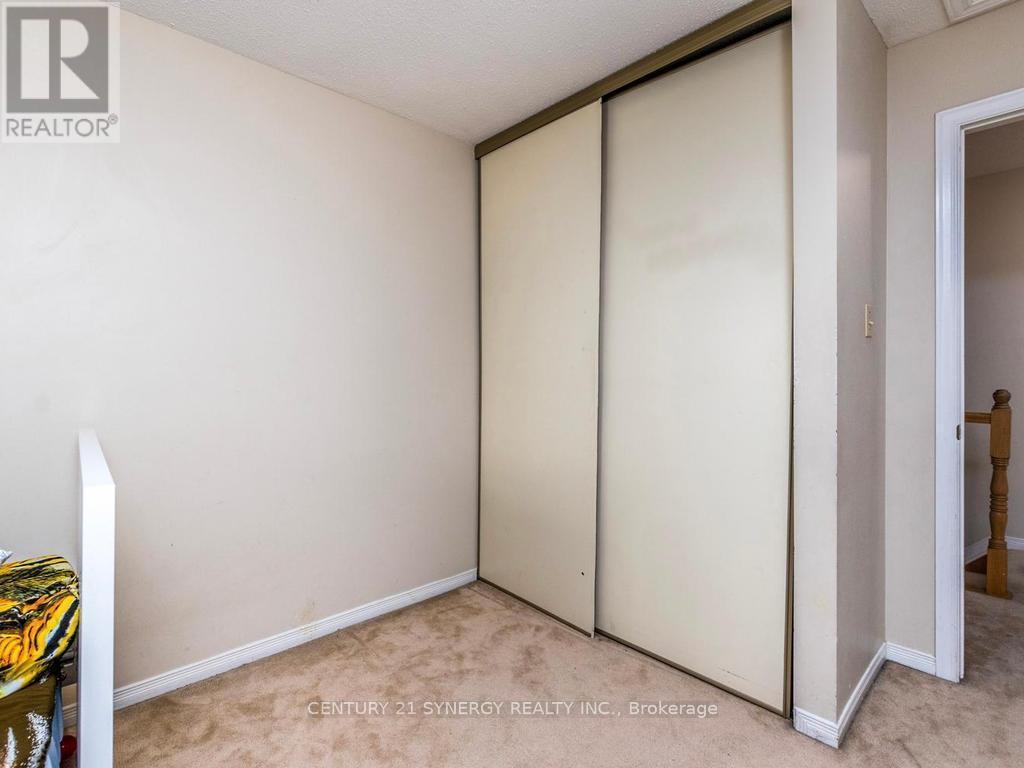 1 Winnegreen Court, Ottawa, ON