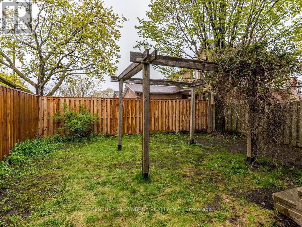 1 Winnegreen Court, Ottawa, ON