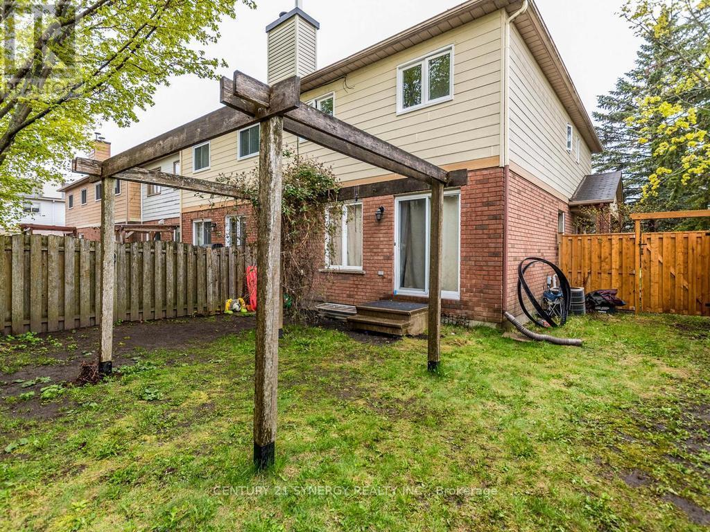 Lovely spacious back yard. - 1 Winnegreen Court, Ottawa, ON