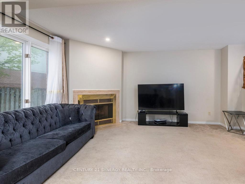 1 Winnegreen Court, Ottawa, ON