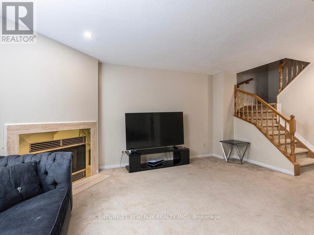 1 Winnegreen Court, Ottawa, ON