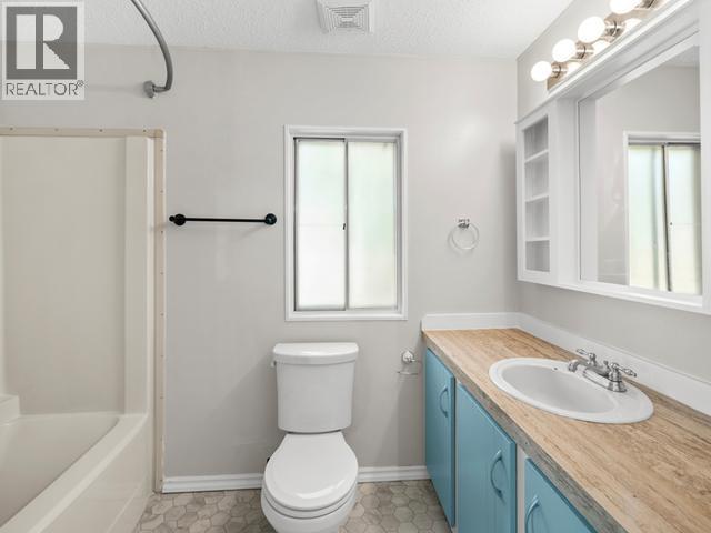 8 Cache Place, Whitehorse, YT