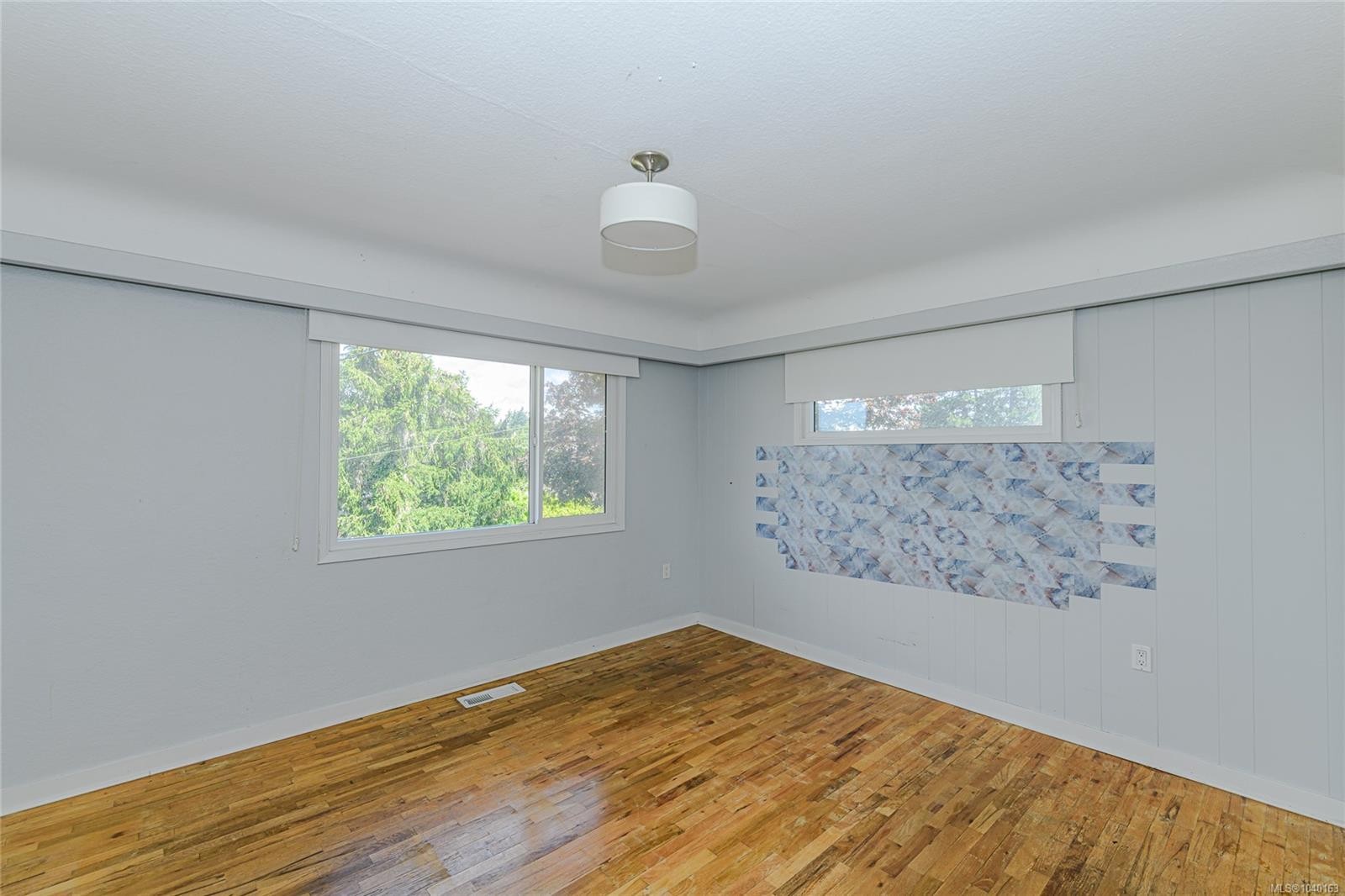 585 Baker St, Saanich, BC