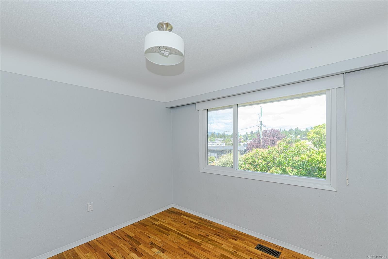 585 Baker St, Saanich, BC