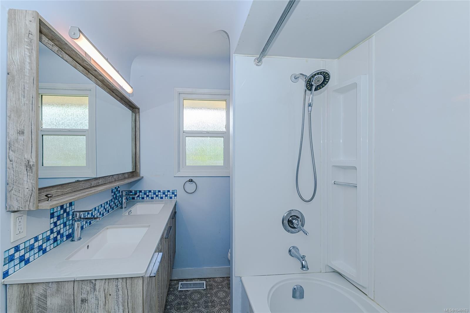 585 Baker St, Saanich, BC