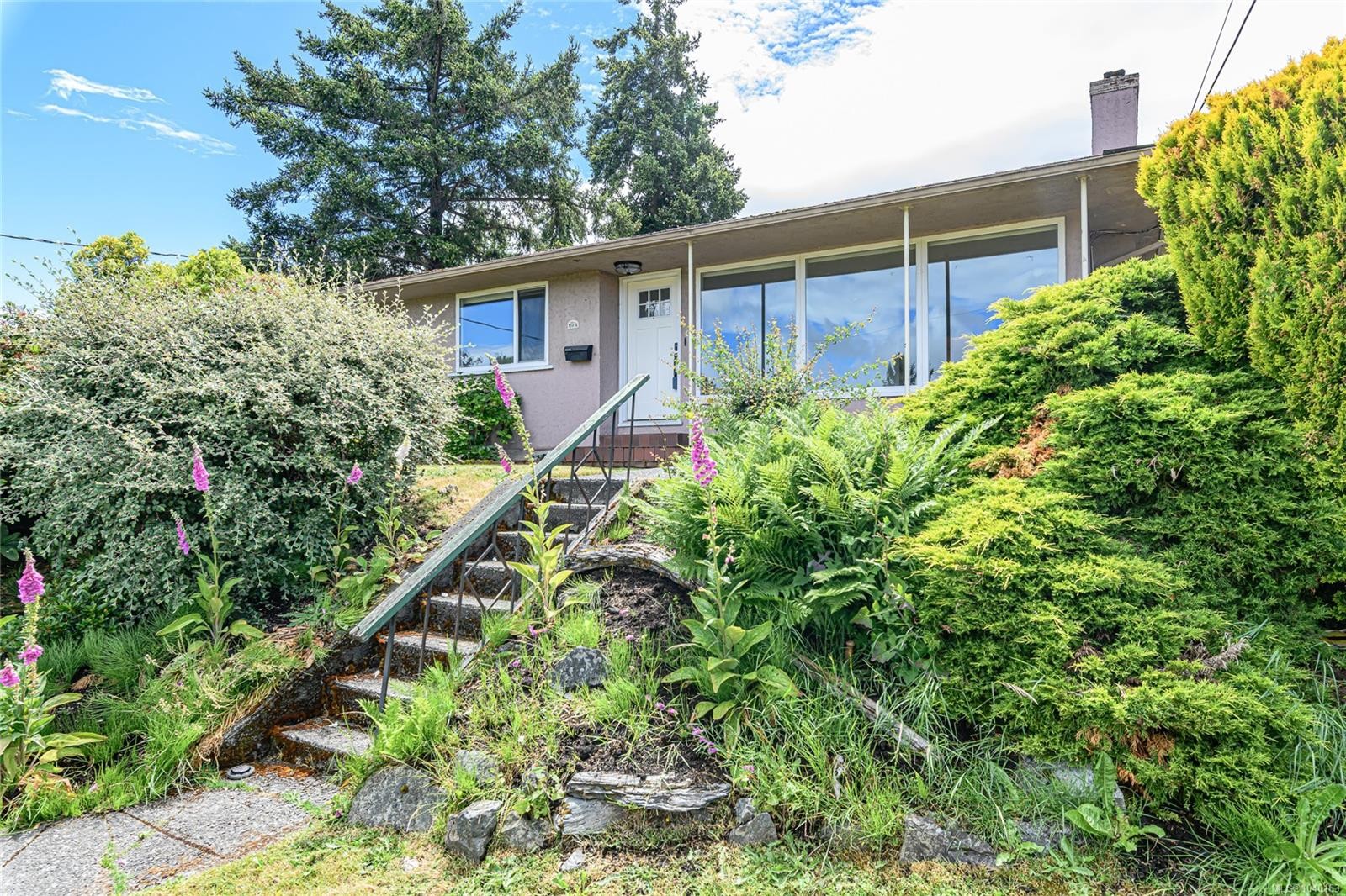 585 Baker St, Saanich, BC