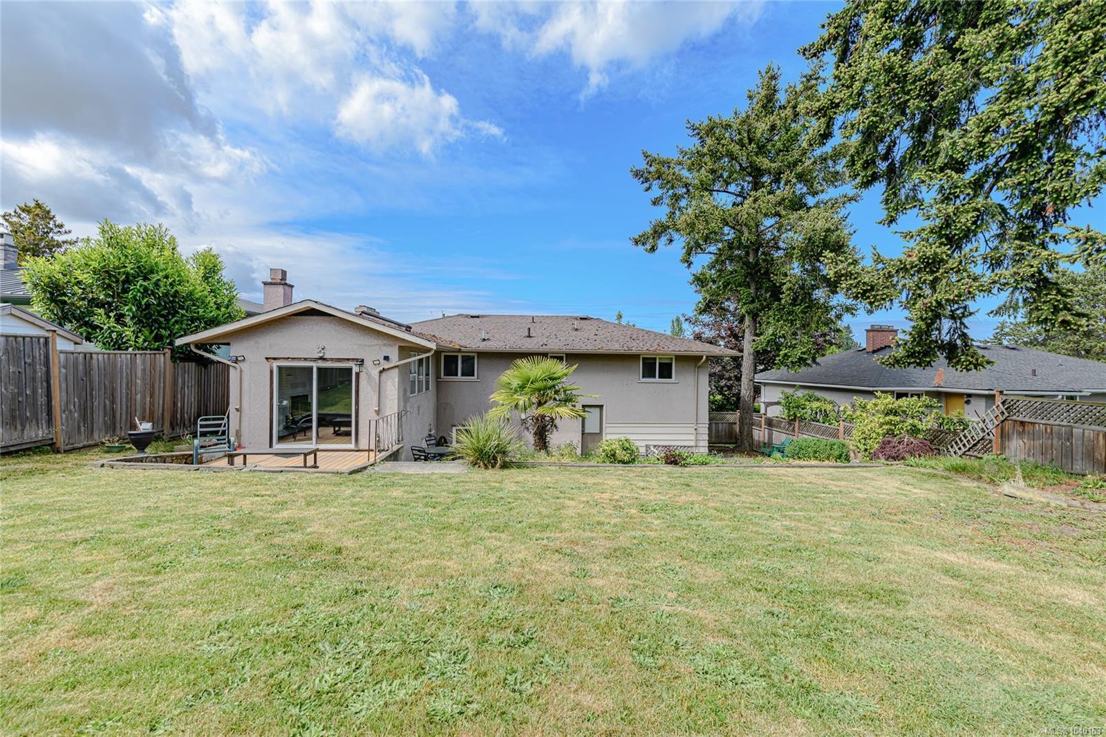585 Baker St, Saanich, BC