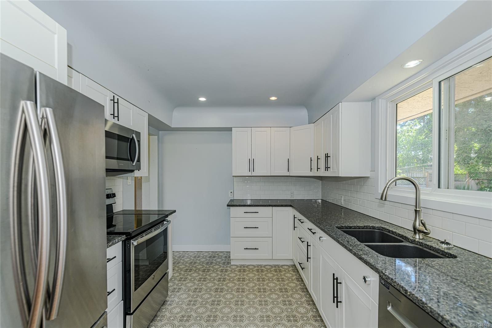 585 Baker St, Saanich, BC