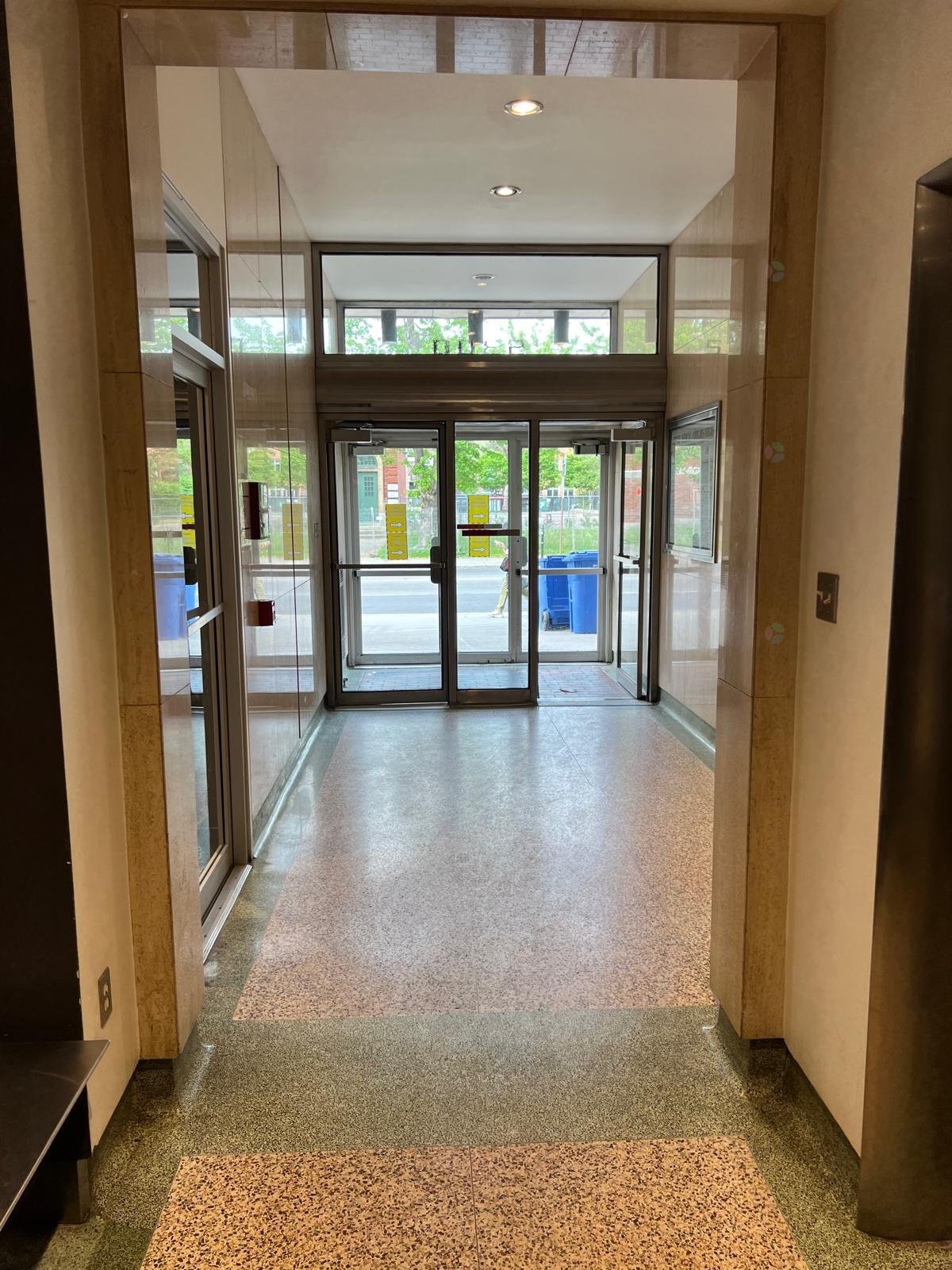 Entrée extérieure - 5300 Ch. De La Côte-Des-Neiges, Montréal (Côte-Des-Neiges/Notre-Dame-De-Grâce), QC