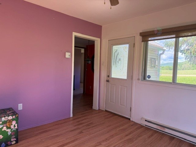 Salon - 23 Rue Alarie, Sainte-Béatrix, QC