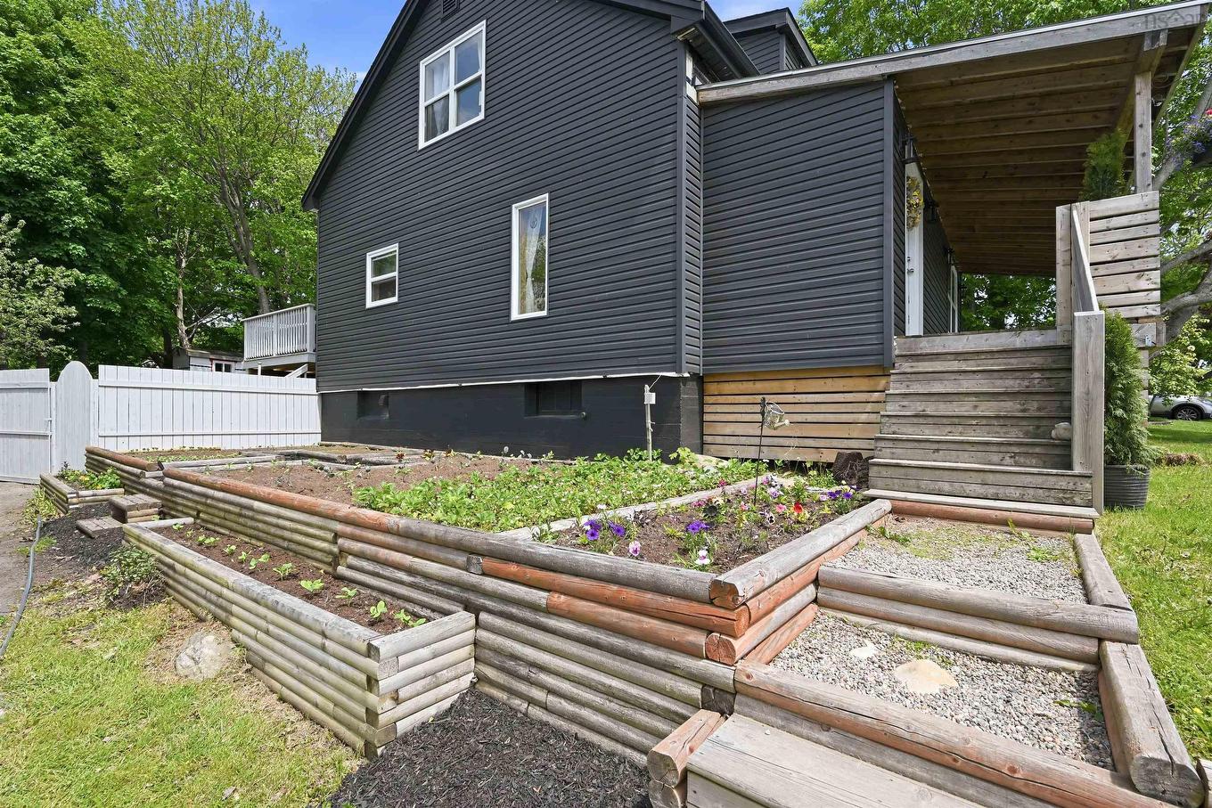 11 Fenwick Street, Dartmouth, NS