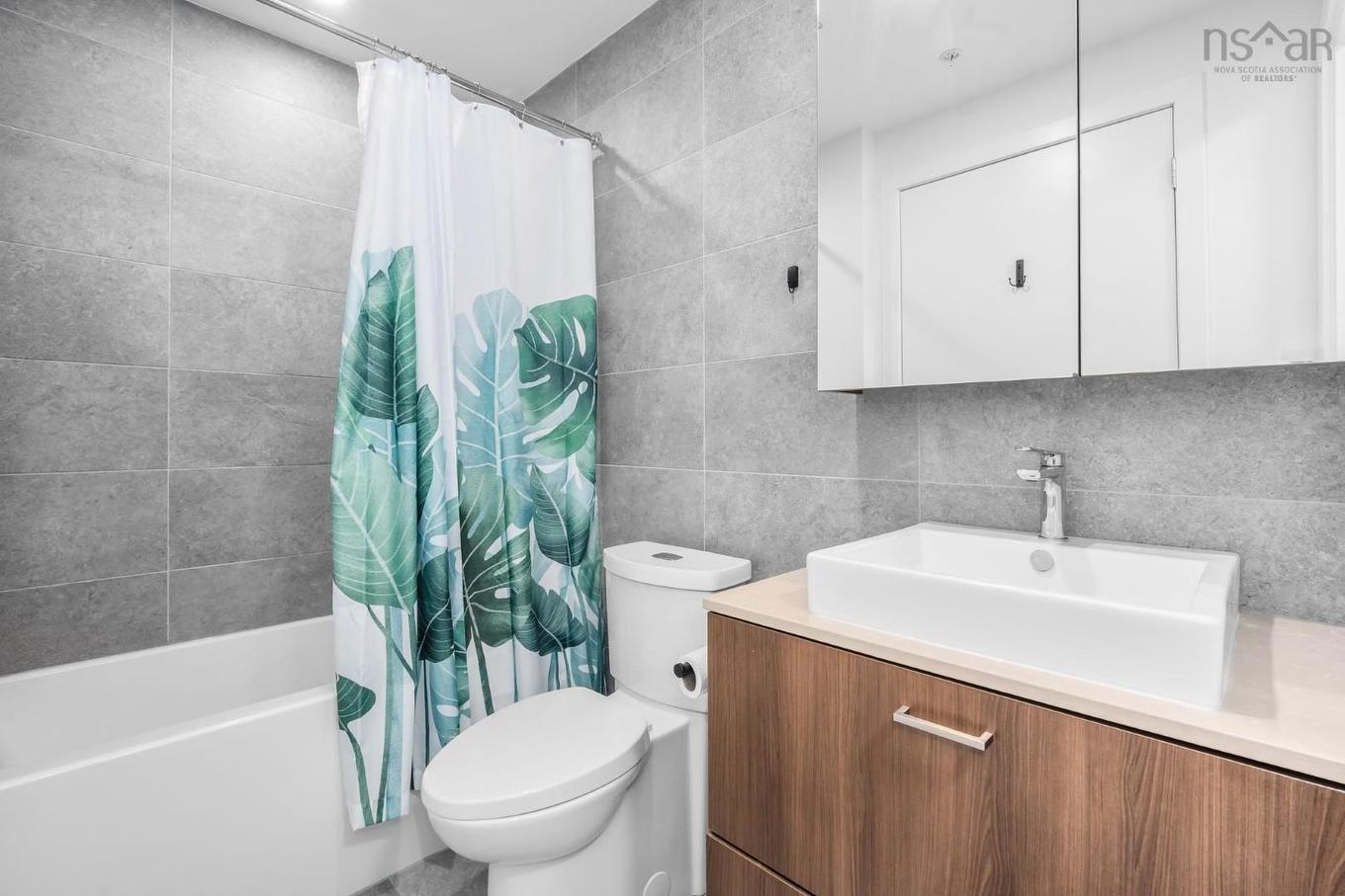 402 5511 Bilby Street, Halifax, NS - Indoor Photo Showing Bathroom