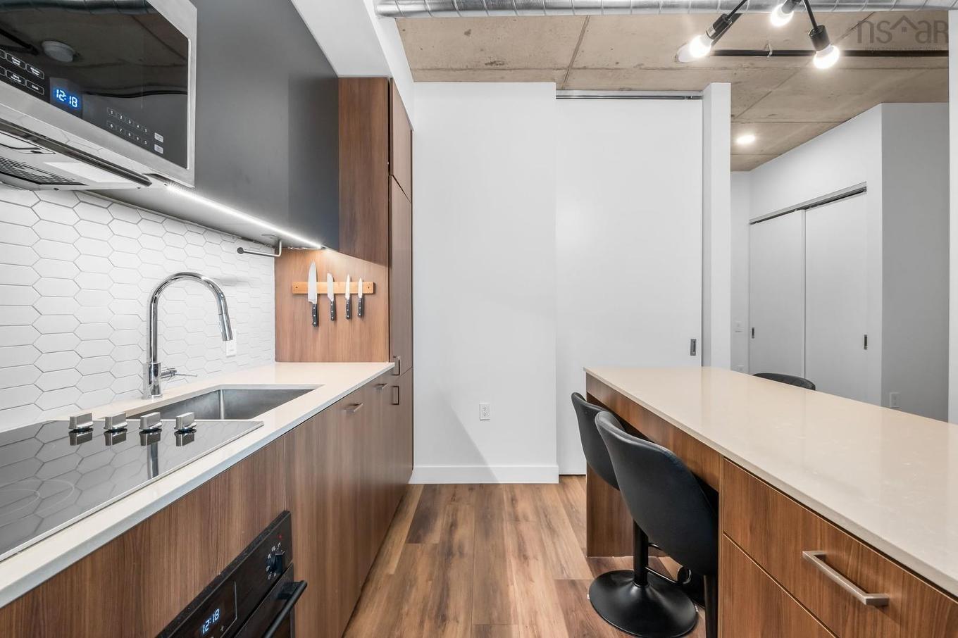 402 5511 Bilby Street, Halifax, NS - Indoor Photo Showing Kitchen