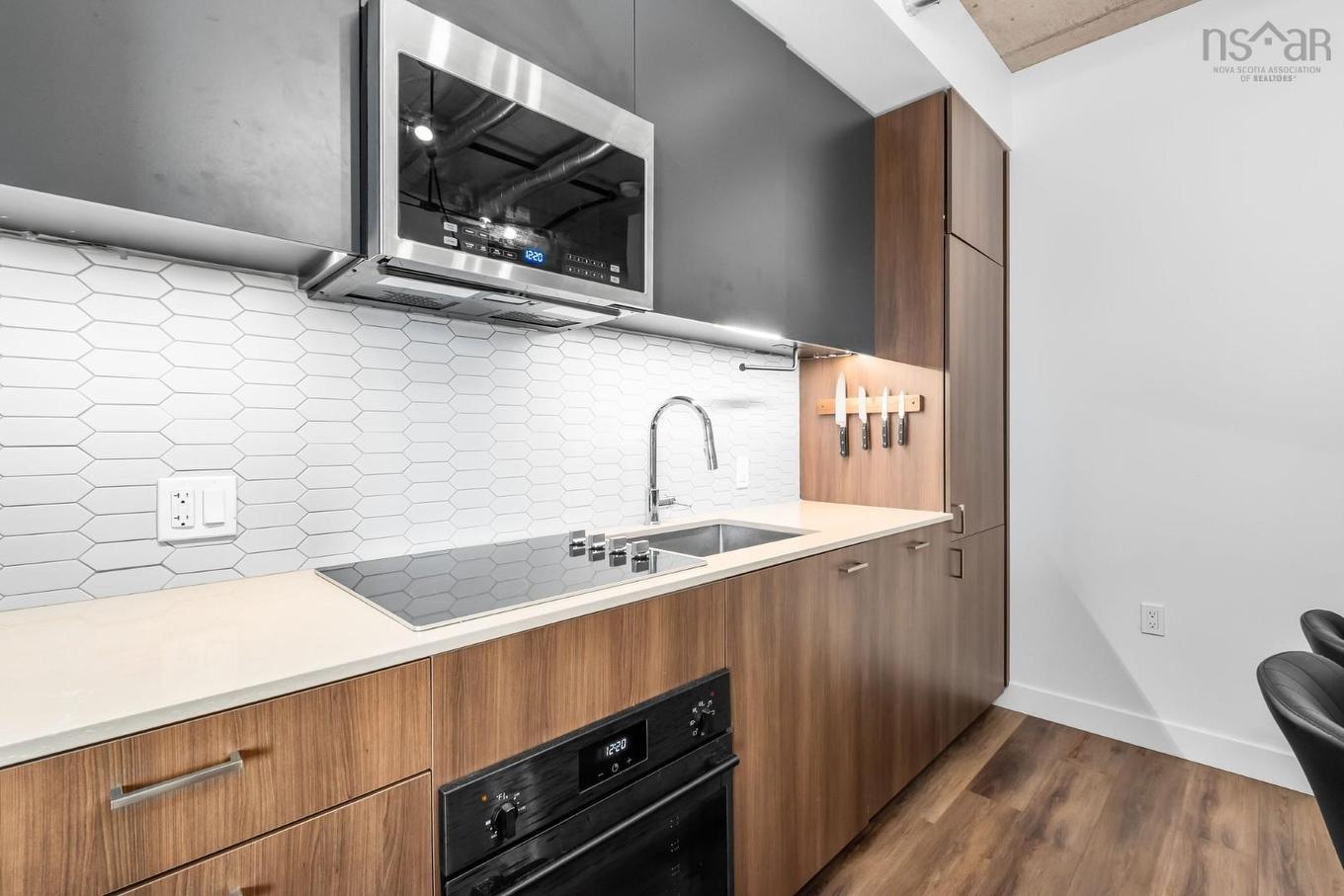 402 5511 Bilby Street, Halifax, NS - Indoor Photo Showing Kitchen With Double Sink