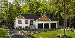 8 GLEN EAGLE COURT Huntsville, ON P1H 1B1