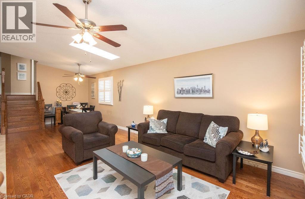 106 Ossington Drive, Hamilton, ON - Indoor Photo Showing Living Room