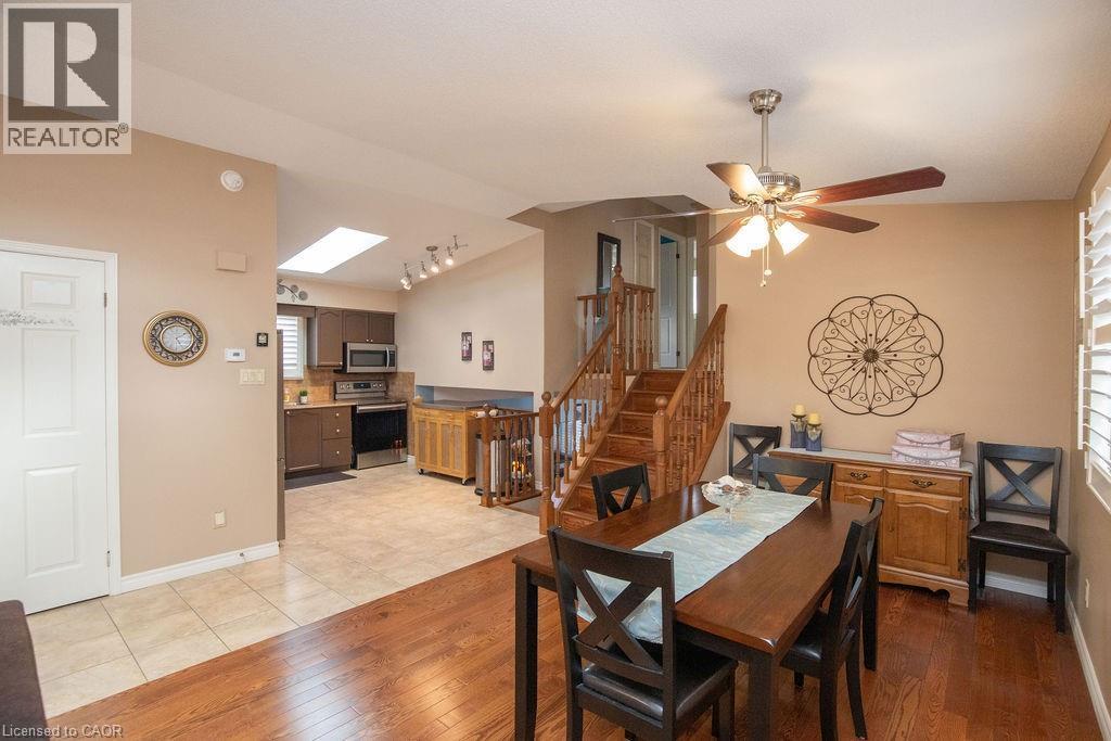 106 Ossington Drive, Hamilton, ON - Indoor Photo Showing Dining Room