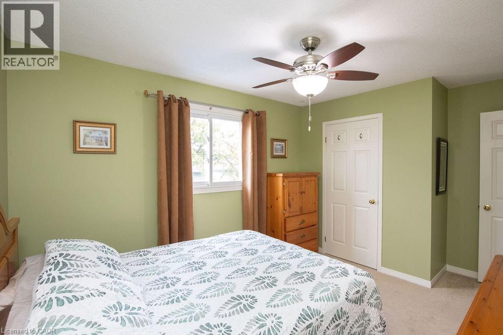 106 Ossington Drive, Hamilton, ON - Indoor Photo Showing Bedroom