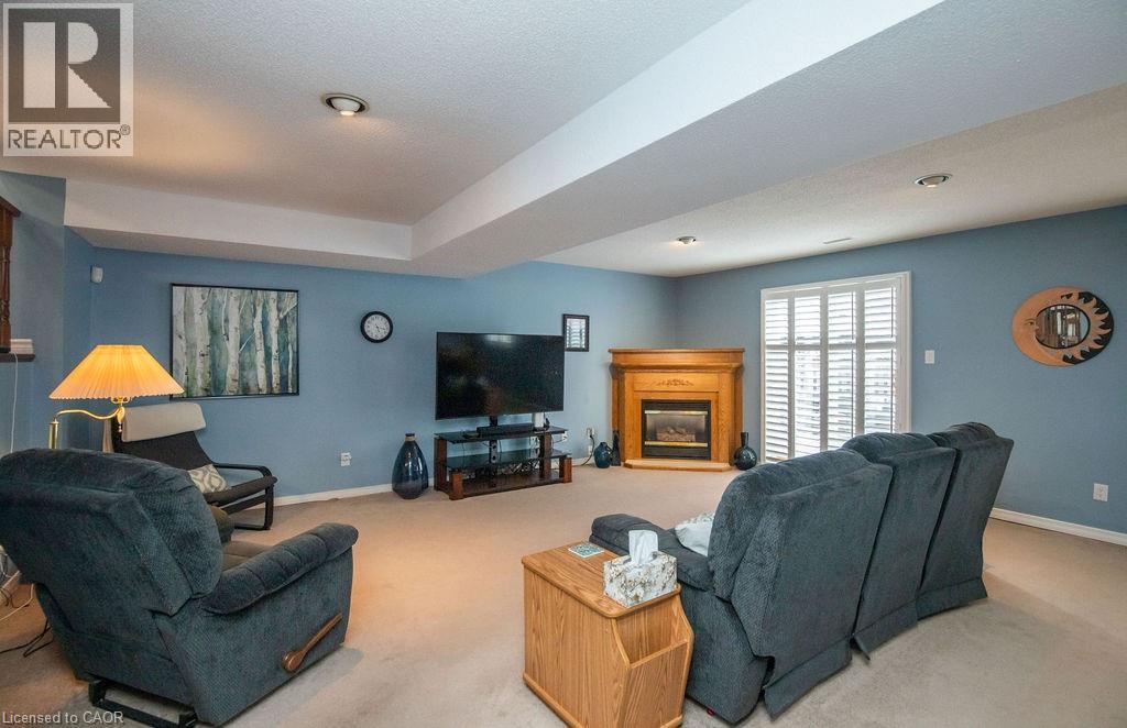 106 Ossington Drive, Hamilton, ON - Indoor Photo Showing Living Room With Fireplace