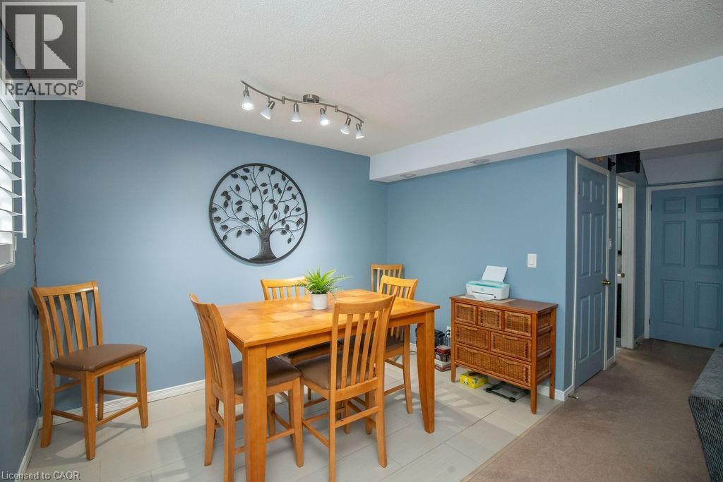 106 Ossington Drive, Hamilton, ON - Indoor Photo Showing Dining Room