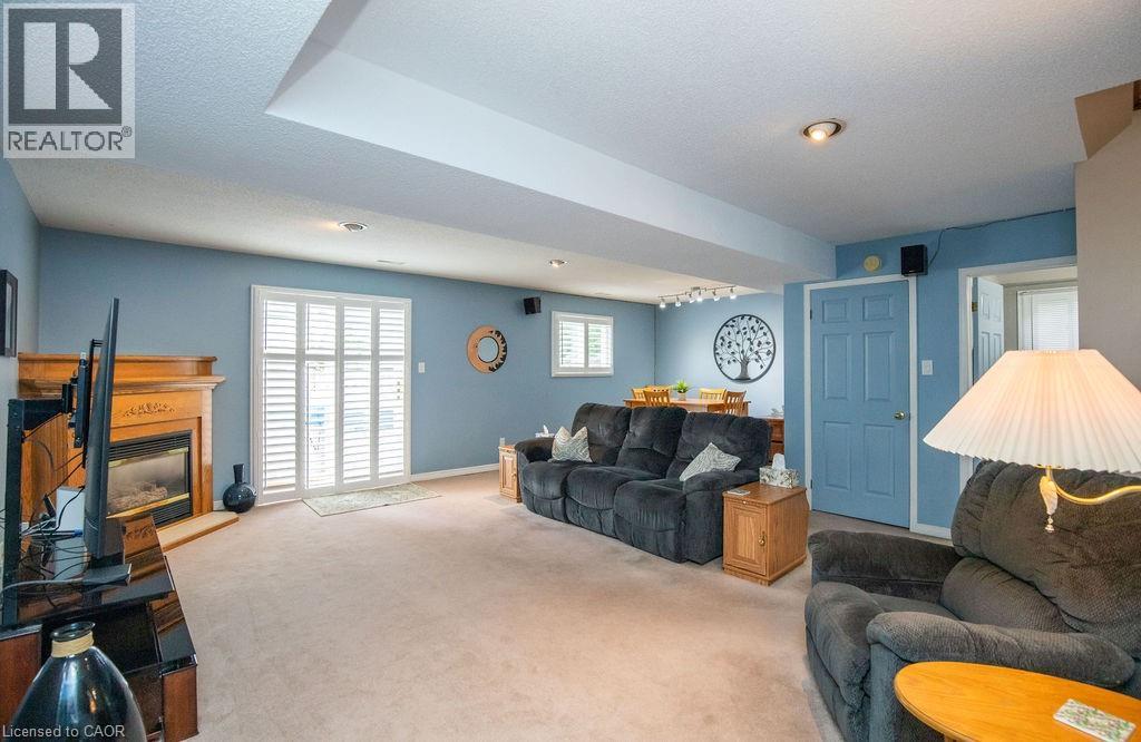 106 Ossington Drive, Hamilton, ON - Indoor Photo Showing Living Room With Fireplace