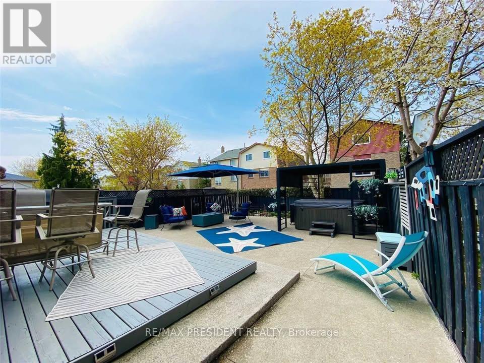 2563 Whittaker Drive, Burlington, ON