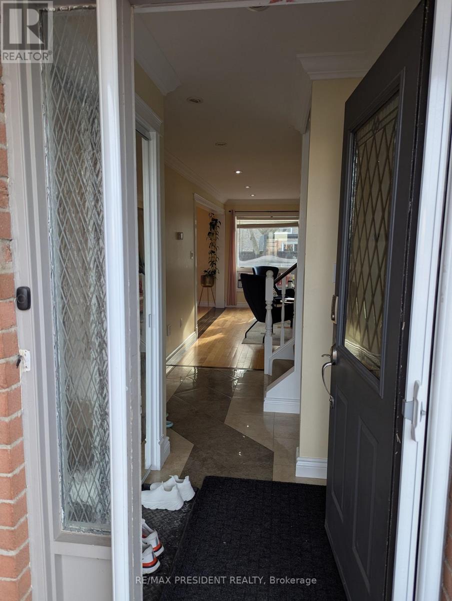 2563 Whittaker Drive, Burlington, ON