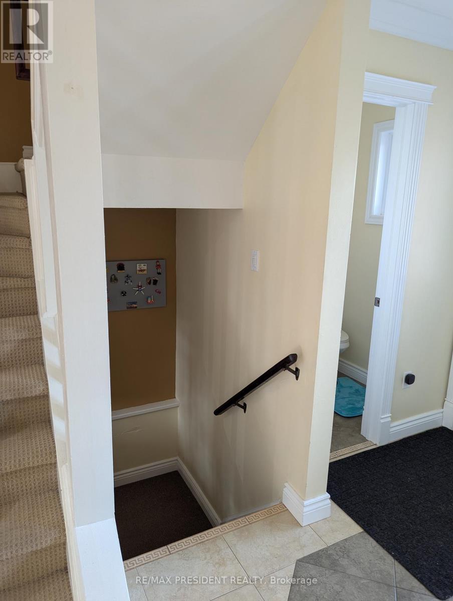 2563 Whittaker Drive, Burlington, ON