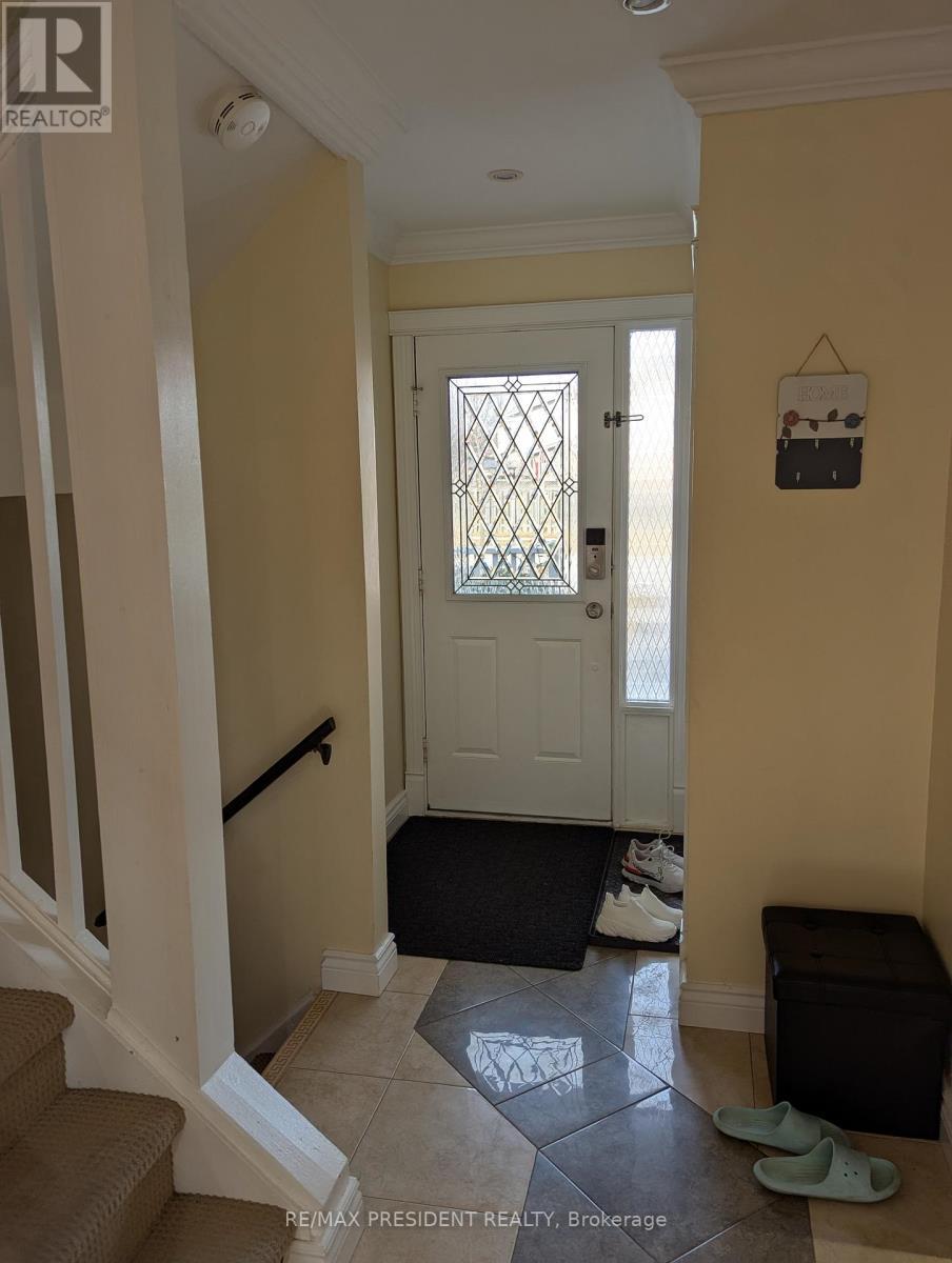 2563 Whittaker Drive, Burlington, ON