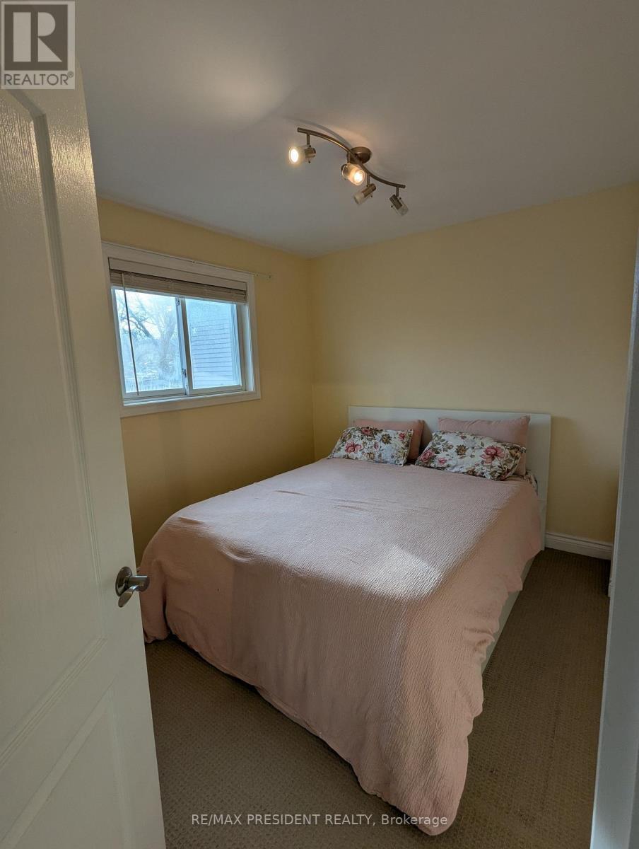 2563 Whittaker Drive, Burlington, ON