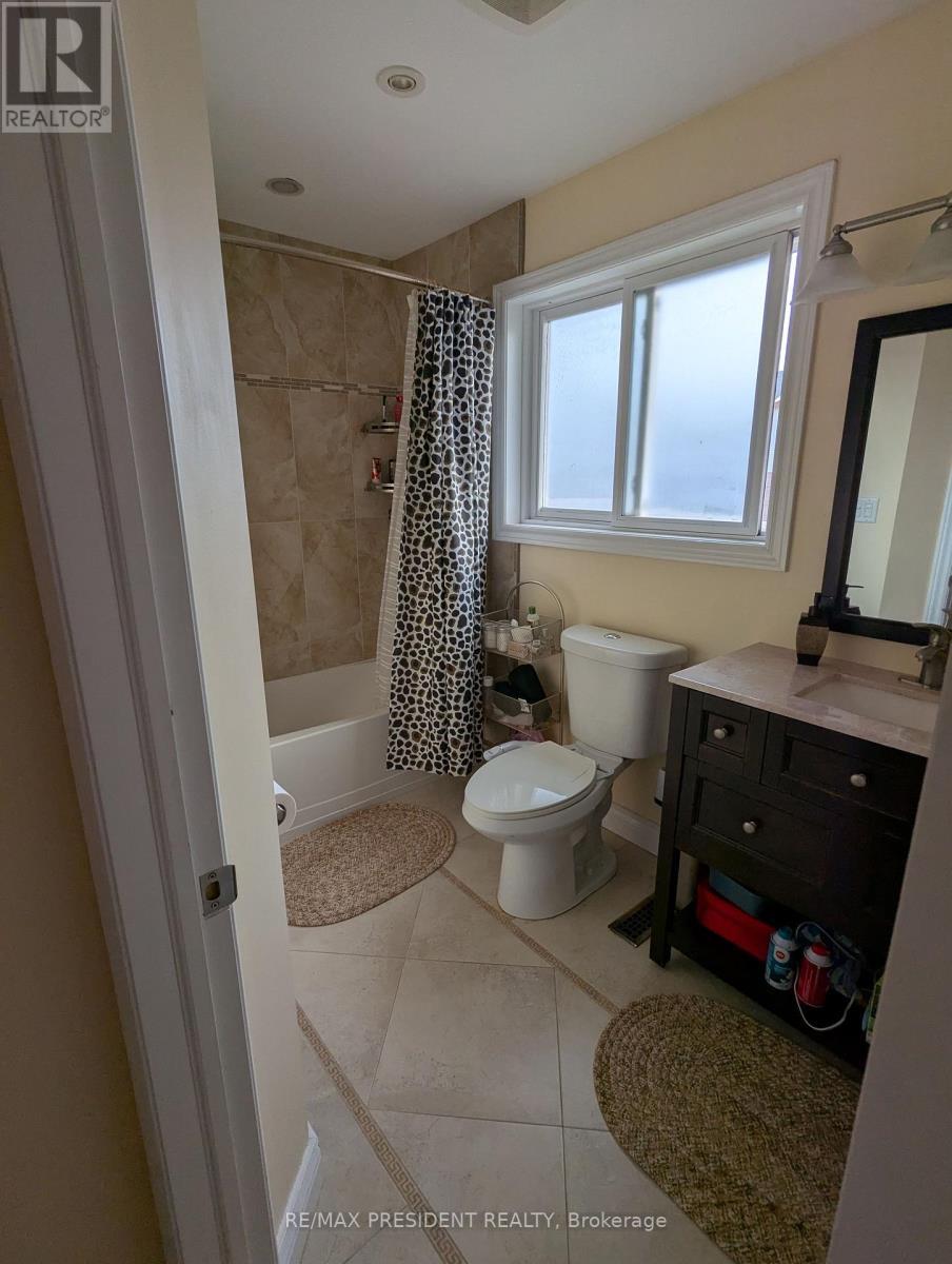 2563 Whittaker Drive, Burlington, ON