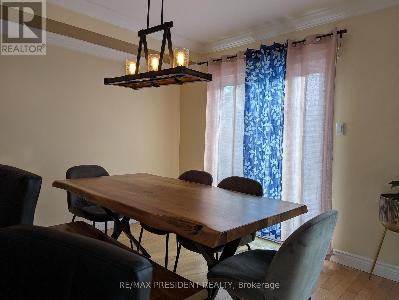 2563 Whittaker Drive, Burlington, ON