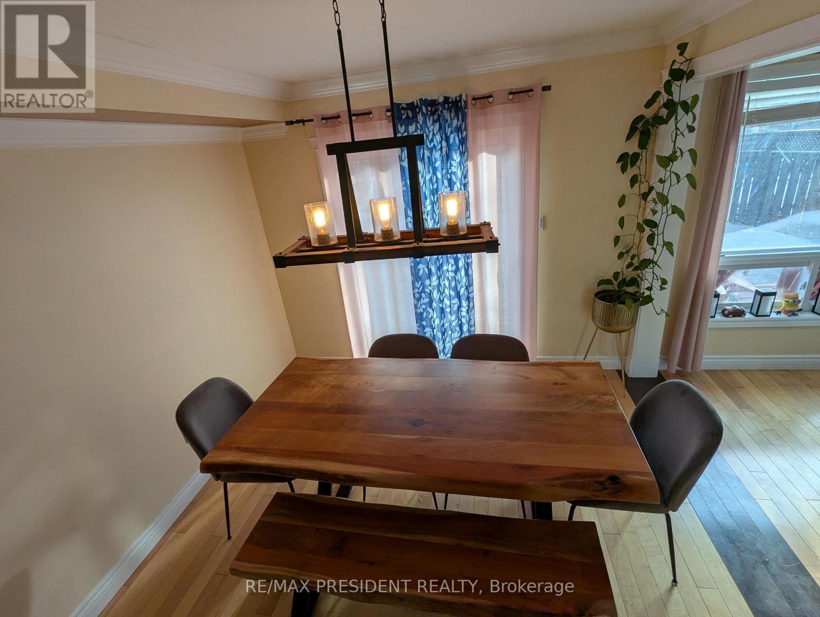 2563 Whittaker Drive, Burlington, ON