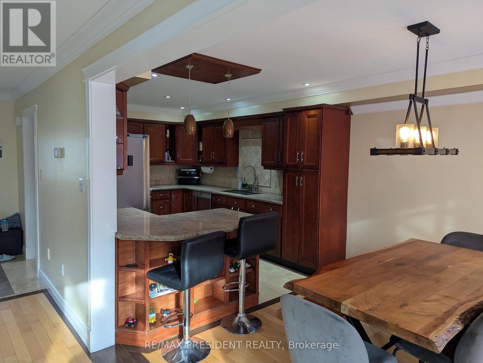 2563 Whittaker Drive, Burlington, ON