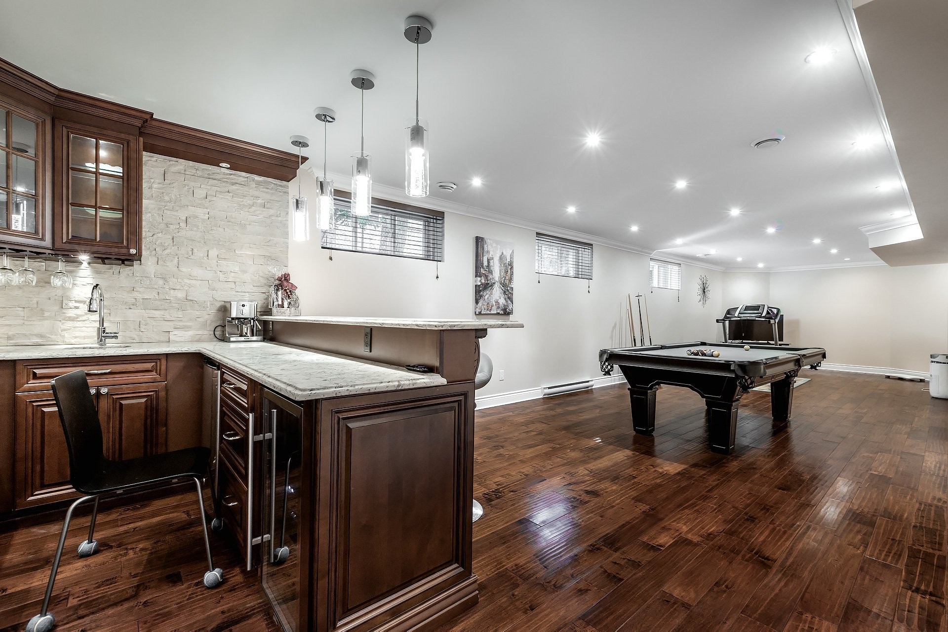 Game Room - 425 Av. Des Crécerelles, Beaconsfield, QC